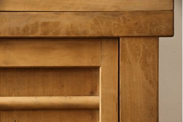 和製アンティーク　四尺　丁寧な作り込みと木味が魅力的な水屋箪笥(重ね箪笥、収納棚、戸棚、食器棚)(R-068828)