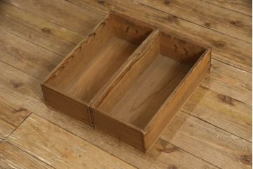 和製アンティーク　木味が魅力　丁寧な作り込みが魅力的な四尺水屋箪笥サイドボード(収納棚、サイドキャビネット、戸棚、食器棚)(R-068829)