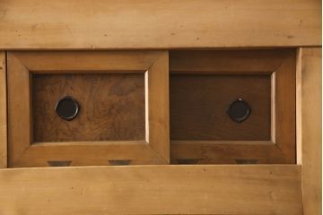 和製アンティーク　木味が魅力　丁寧な作り込みが魅力的な四尺水屋箪笥サイドボード(収納棚、サイドキャビネット、戸棚、食器棚)(R-068829)
