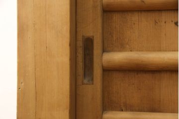 和製アンティーク　木味が魅力　四尺　丁寧な作り込みが魅力的な水屋箪笥サイドボード(収納棚、サイドキャビネット、ローボード、戸棚、食器棚)(R-068830)