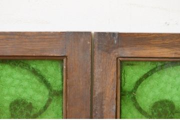 アンティーク建具　色ガラス入り　大正ロマンの雰囲気漂うブックケースの扉1対2枚セット(窓、ガラス戸)(R-068838)