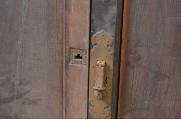 アンティーク建具　総欅(ケヤキ)材一枚板　経年を感じさせる木味が魅力の板戸窓2枚セット(引き戸)(R-068839)