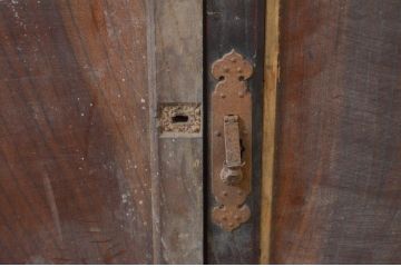 アンティーク建具　総欅(ケヤキ)材一枚板　経年を感じさせる木味が魅力の板戸窓2枚セット(引き戸)(R-068840)