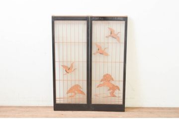 ビンテージ建具　両面ガラス　松・鶴の彫刻の入った書院戸2枚セット(引き戸、ガラス戸、窓、ヴィンテージ)(R-068844)