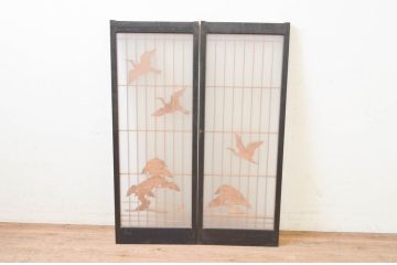 ビンテージ建具　両面ガラス　松・鶴の彫刻の入った書院戸2枚セット(引き戸、ガラス戸、窓、ヴィンテージ)(R-068844)