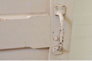 アンティーク建具　ペイント仕上げ限定　どこか懐かしいレトロな雰囲気のペイント扉1枚(ドア、木製扉)(R-068848)