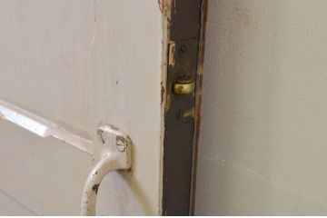 アンティーク建具　ペイント仕上げ限定　どこか懐かしいレトロな雰囲気のペイント扉1枚(ドア、木製扉)(R-068848)