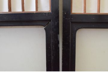 アンティーク建具　腰板欅(ケヤキ)材　和モダンな空間作りにおすすめな障子戸4枚セット(引き戸、格子戸、ガラス帯戸)(R-068853)