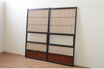 アンティーク建具　腰板欅(ケヤキ)材　和モダンな空間作りにおすすめな障子戸2枚セット(引き戸、格子戸、ガラス帯戸)(R-068854)