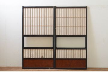 アンティーク建具　腰板欅(ケヤキ)材　和モダンな空間作りにおすすめな障子戸2枚セット(引き戸、格子戸、ガラス帯戸)(R-068854)