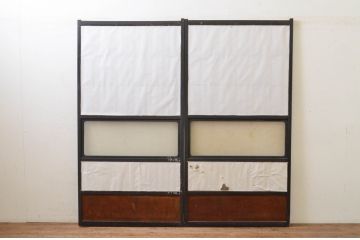 アンティーク建具　腰板欅(ケヤキ)材　和モダンな空間作りにおすすめな障子戸2枚セット(引き戸、格子戸、ガラス帯戸)(R-068854)