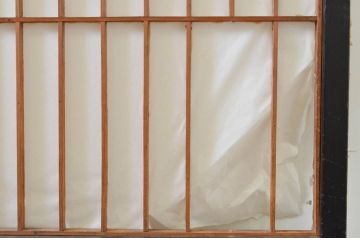 アンティーク建具　腰板欅(ケヤキ)材　和モダンな空間作りにおすすめな障子戸2枚セット(引き戸、格子戸、ガラス帯戸)(R-068855)