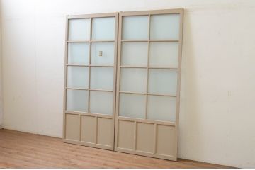 アンティーク建具　ペイント仕上げ限定　レトロな雰囲気づくりにおすすめのガラス戸2枚セット(引き戸)(R-068861)