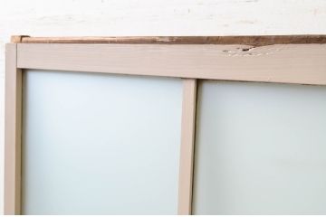 アンティーク建具　ペイント仕上げ限定　レトロな雰囲気づくりにおすすめのガラス戸2枚セット(引き戸)(R-068861)