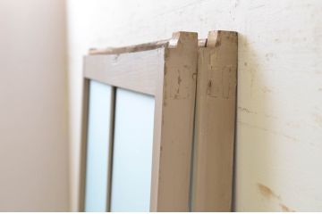 アンティーク建具　ペイント仕上げ限定　レトロな雰囲気づくりにおすすめのガラス戸2枚セット(引き戸)(R-068861)