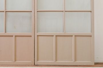 アンティーク建具　ペイント仕上げ限定　レトロな雰囲気づくりにおすすめのガラス戸4枚セット(引き戸)(R-068862)