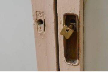アンティーク建具　ペイント仕上げ限定　レトロな雰囲気づくりにおすすめのガラス戸4枚セット(引き戸)(R-068862)