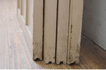 アンティーク建具　ペイント仕上げ限定　レトロな雰囲気づくりにおすすめのガラス戸4枚セット(引き戸)(R-068862)