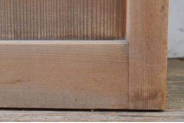 アンティーク建具　上手物!!　杉材　柾目の美しい横桟付き板戸扉1枚(ドア、木製扉)(R-068872)