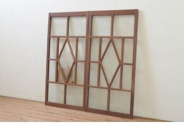アンティーク建具　大正ロマン　総欅(ケヤキ)材　菱形デザイン　ノスタルジックな雰囲気漂う幅狭ガラス窓2枚セット(引き戸、ガラス戸)(R-068875)