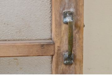 アンティーク建具　レトロな雰囲気を醸し出す背の低いガラス扉1枚(木製扉、ドア)(R-068878)