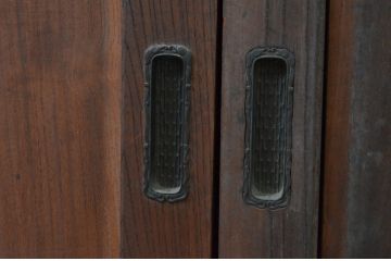 アンティーク建具　総欅(ケヤキ)材一枚板　経年を感じさせる木味が魅力の板戸窓2枚セット(引き戸)(R-068882)