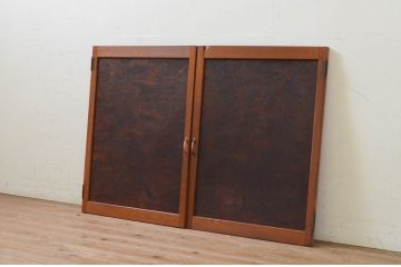 アンティーク建具　高級品!!　総欅(ケヤキ)材　玉杢無垢材　落ち着いた和の空間を演出する板戸窓2枚セット(扉、ドア)(R-068884)