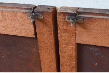 アンティーク建具　高級品!!　総欅(ケヤキ)材　玉杢無垢材　落ち着いた和の空間を演出する板戸窓2枚セット(扉、ドア)(R-068884)