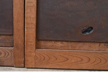 アンティーク建具　高級品!!　総欅(ケヤキ)材　玉杢無垢材　落ち着いた和の空間を演出する板戸窓2枚セット(扉、ドア)(R-068884)