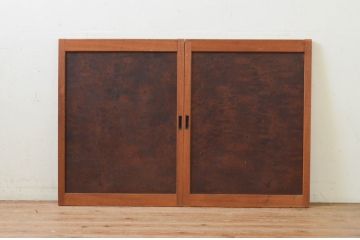 アンティーク建具　高級品!!　総欅(ケヤキ)材　玉杢無垢材　落ち着いた和の空間を演出する板戸窓2枚セット(引き戸)(R-068885)