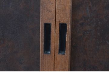 アンティーク建具　高級品!!　総欅(ケヤキ)材　玉杢無垢材　落ち着いた和の空間を演出する板戸窓2枚セット(引き戸)(R-068885)