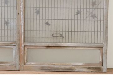 アンティーク建具　上品なデザインのもみじの彫刻入り格子窓2枚セット(ガラス戸、格子戸、引き戸)(R-068889)
