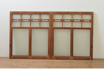 アンティーク建具　高級品!!　透かし彫りが素敵なレトロな雰囲気のガラス窓2枚セット(引き戸、ガラス戸)(R-068891)