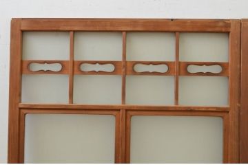 アンティーク建具　高級品!!　透かし彫りが素敵なレトロな雰囲気のガラス窓2枚セット(引き戸、ガラス戸)(R-068891)