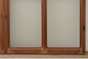 アンティーク建具　高級品!!　透かし彫りが素敵なレトロな雰囲気のガラス窓2枚セット(引き戸、ガラス戸)(R-068891)