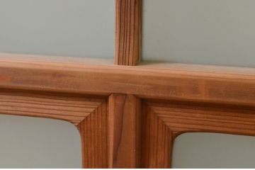 アンティーク建具　高級品!!　透かし彫りが素敵なレトロな雰囲気のガラス窓2枚セット(引き戸、ガラス戸)(R-068891)
