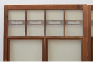 アンティーク建具　高級品!!　透かし彫りが素敵なレトロな雰囲気のガラス窓2枚セット(引き戸、ガラス戸)(R-068891)