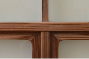 アンティーク建具　高級品!!　透かし彫りが素敵なレトロな雰囲気のガラス窓2枚セット(引き戸、ガラス戸)(R-068891)