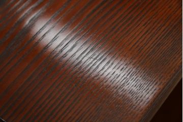 中古　美品　指物工芸家具　総栗材　手打ち金具　シンプルで品のある佇まいが魅力的な漆塗りの茶棚(飾り棚、戸棚、収納棚、サイドボード)(R-068899)