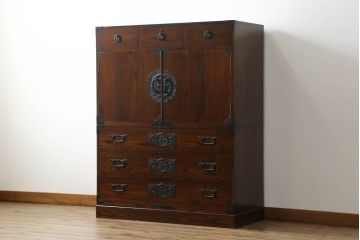 中古　美品　国産　職人手作り　総桐　重厚な佇まいが魅力的な高級民芸箪笥(総桐箪笥、総桐たんす、着物箪笥、整理タンス、和たんす、衣装箪笥、収納タンス、引き出し、キャビネット)(R-068901)