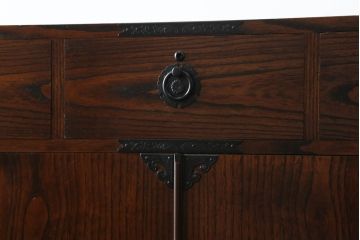 中古　美品　国産　職人手作り　総桐　重厚な佇まいが魅力的な高級民芸箪笥(総桐箪笥、総桐たんす、着物箪笥、整理タンス、和たんす、衣装箪笥、収納タンス、引き出し、キャビネット)(R-068901)