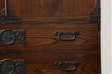 中古　美品　国産　職人手作り　総桐　重厚な佇まいが魅力的な高級民芸箪笥(総桐箪笥、総桐たんす、着物箪笥、整理タンス、和たんす、衣装箪笥、収納タンス、引き出し、キャビネット)(R-068901)