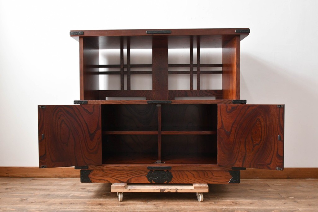 中古　岩谷堂箪笥　和モダンな空間づくりにおすすめの飾り棚　(R-068902)