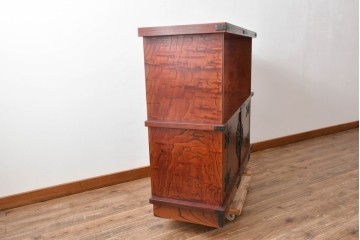 中古　岩谷堂箪笥　和モダンな空間づくりにおすすめの飾り棚　(R-068902)