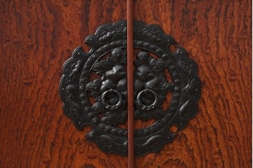 中古　岩谷堂箪笥　和モダンな空間づくりにおすすめの飾り棚　(R-068902)