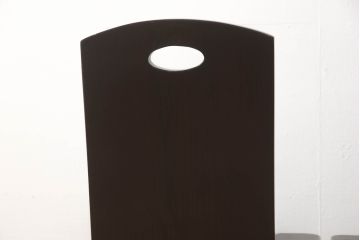中古　広島県　博永家具　重厚感ある佇まいと個性的なデザインが魅力的なチェア2脚セット(ダイニングチェア、板座チェア、椅子、イス)(定価2脚で約15万円)(R-068903)