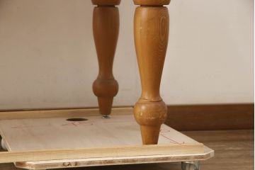 中古　アンティーク風　パイン材　品のある佇まいが目を引くカウンターガラスケース(ショーケース、カウンターテーブル、ディスプレイケース、飾り棚、キャビネット、店舗什器)(R-068905)