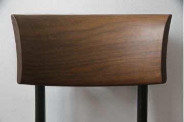 中古　美品!!　柏木工(カシワ木工、KASHIWA)　本革(レザー)　ウォールナット材　オーク材　シンプルながらも身体に馴染む形状と落ち着いた色合いが素敵なシック(CHIC)サイドチェア(ダイニングチェア、ワークチェア、椅子、イス、いす)(定価約12万5千円)(R-068907)