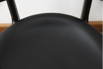 中古　美品!!　柏木工(カシワ木工、KASHIWA)　本革(レザー)　ウォールナット材　オーク材　シンプルながらも身体に馴染む形状と落ち着いた色合いが素敵なシック(CHIC)サイドチェア(ダイニングチェア、ワークチェア、椅子、イス、いす)(定価約12万5千円)(R-068907)