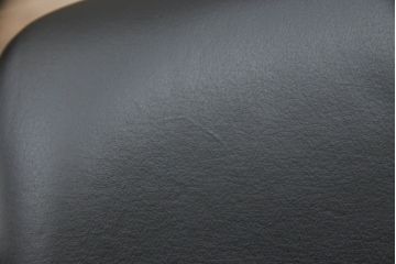 中古　美品!!　柏木工(カシワ木工、KASHIWA)　本革(レザー)　ウォールナット材　オーク材　シンプルながらも身体に馴染む形状と落ち着いた色合いが素敵なシック(CHIC)サイドチェア(ダイニングチェア、ワークチェア、椅子、イス、いす)(定価約12万5千円)(R-068907)